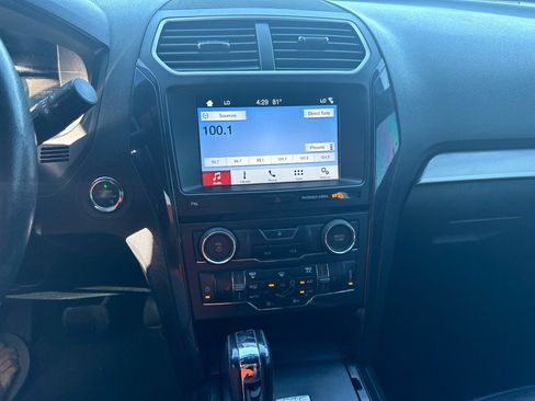 Used 2017 Ford Explorer XLT w/ Equipment Group 202A FWD image 15