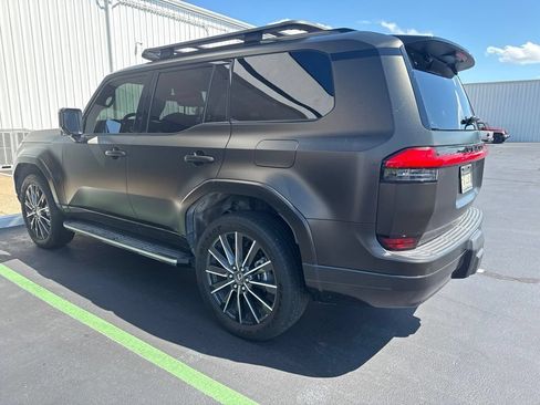 Used 2025 Lexus GX 550 w/ Accessory Package (31) AWD/4WD image 2