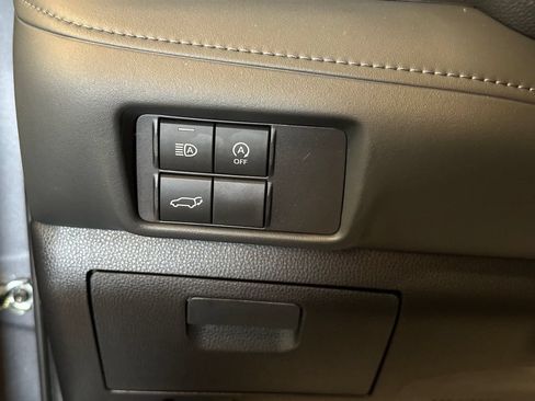 Used 2023 Toyota Highlander LE AWD/4WD image 17