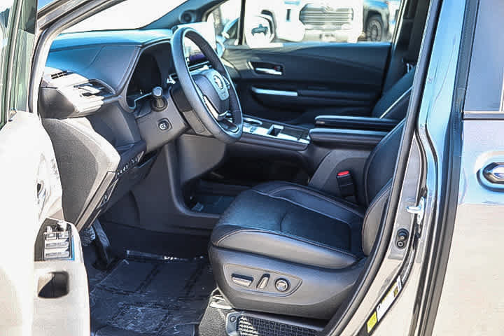 Used 2025 Toyota Sienna Platinum AWD/4WD image 17