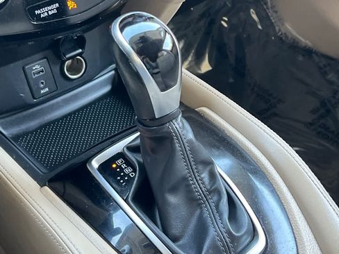 Used 2017 Nissan Rogue SL FWD image 27