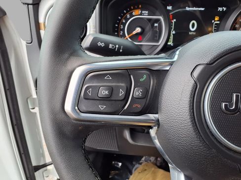 Used 2025 Jeep Wrangler Unlimited Sahara AWD/4WD image 15