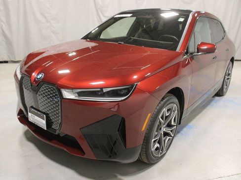 Used 2025 BMW iX xDrive50 image 1