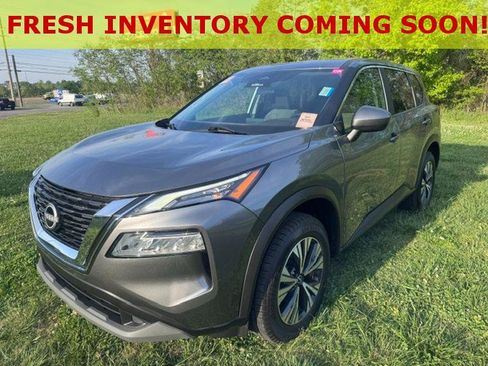 Used 2023 Nissan Rogue SV image 1