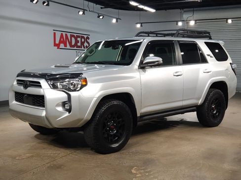 Used 2022 Toyota 4Runner TRD Off-Road Premium AWD/4WD image 3