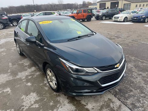 Used 2017 Chevrolet Cruze LT w/ Convenience Package image 3