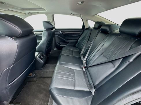 Used 2018 Honda Accord Touring image 16