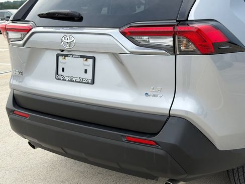 Used 2025 Toyota RAV4 LE AWD/4WD image 5