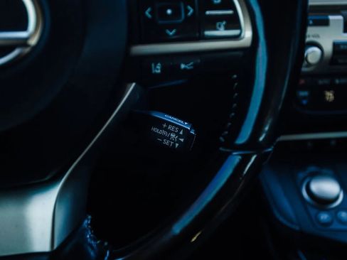 Used 2017 Lexus ES 300h w/ Luxury Package image 18