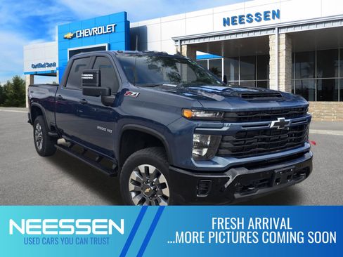 Used 2025 Chevrolet Silverado 2500 Custom w/ Custom Value Package image 1