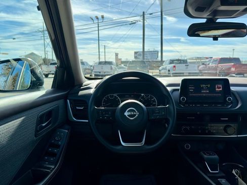 Used 2022 Nissan Rogue S image 14