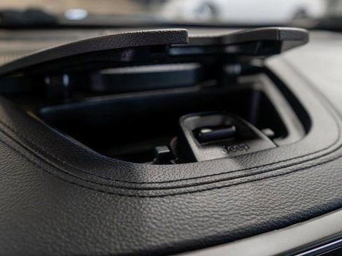 Used 2020 Jeep Cherokee Limited image 34