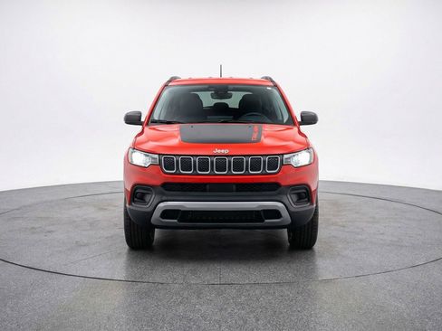 Used 2025 Jeep Compass Trailhawk image 2