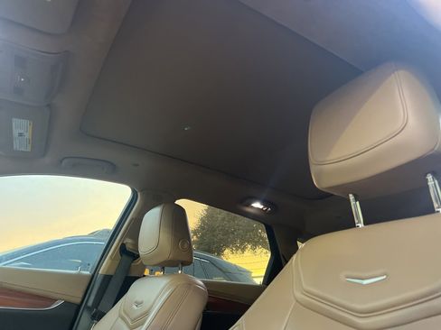 Used 2019 Cadillac XT5 Platinum image 9