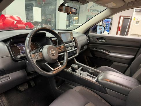 Used 2022 Nissan Pathfinder SV image 35