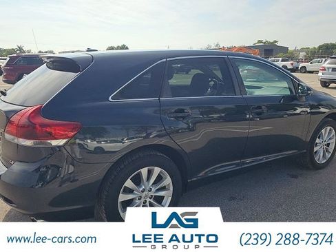 Used 2014 Toyota Venza LE FWD image 2