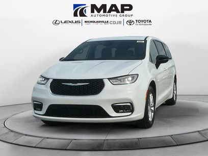 New 2026 Chrysler Pacifica Select