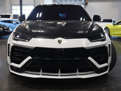 Used 2019 Lamborghini Urus AWD/4WD image 2