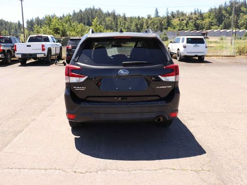 Used 2019 Subaru Forester Limited AWD/4WD image 6