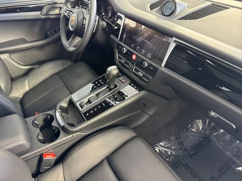 Certified 2026 Porsche Macan AWD/4WD image 18