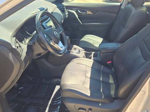 Used 2017 Nissan Rogue SL w/ SL Premium Package AWD/4WD image 18