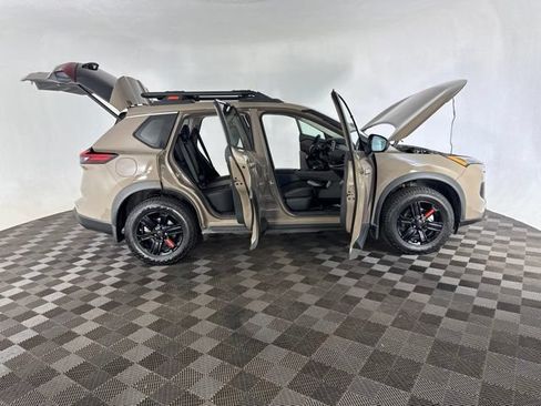 Used 2025 Nissan Rogue SV AWD/4WD image 13