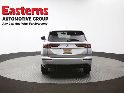 Used 2022 Mitsubishi Outlander SE image 36