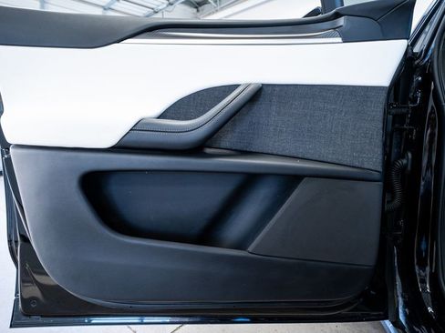Used 2022 Tesla Model X Plaid image 29