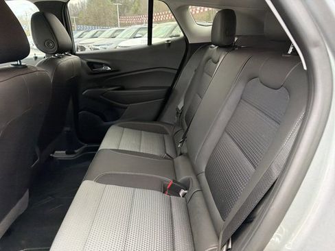 Used 2025 Chevrolet Trax LT w/ LT Convenience Package image 13