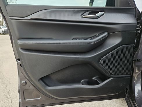 New 2025 Jeep Grand Cherokee Altitude image 11