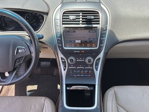 Used 2017 Lincoln MKX Reserve FWD image 32