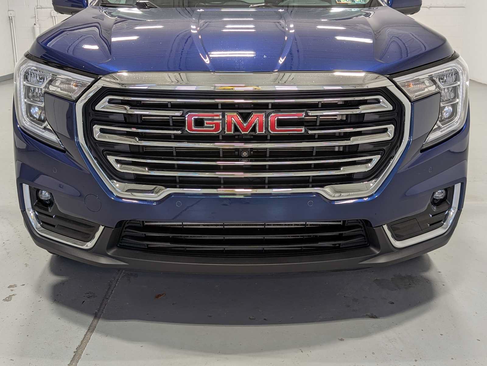 Used 2022 GMC Terrain SLT w/ Tech Package AWD/4WD image 2