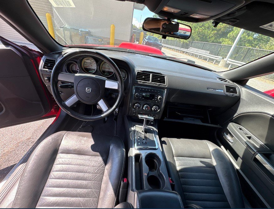 Used 2010 Dodge Challenger R/T RWD image 4