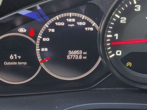 Used 2022 Porsche Cayenne Coupe image 21