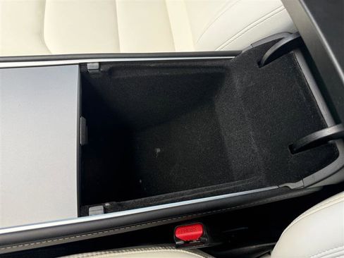 Used 2022 Tesla Model Y Long Range image 34