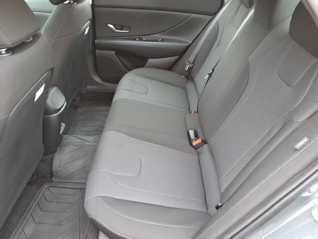 Used 2026 Hyundai Elantra SE FWD image 12