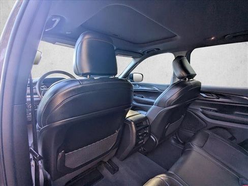 Used 2023 Jeep Grand Cherokee Altitude image 10