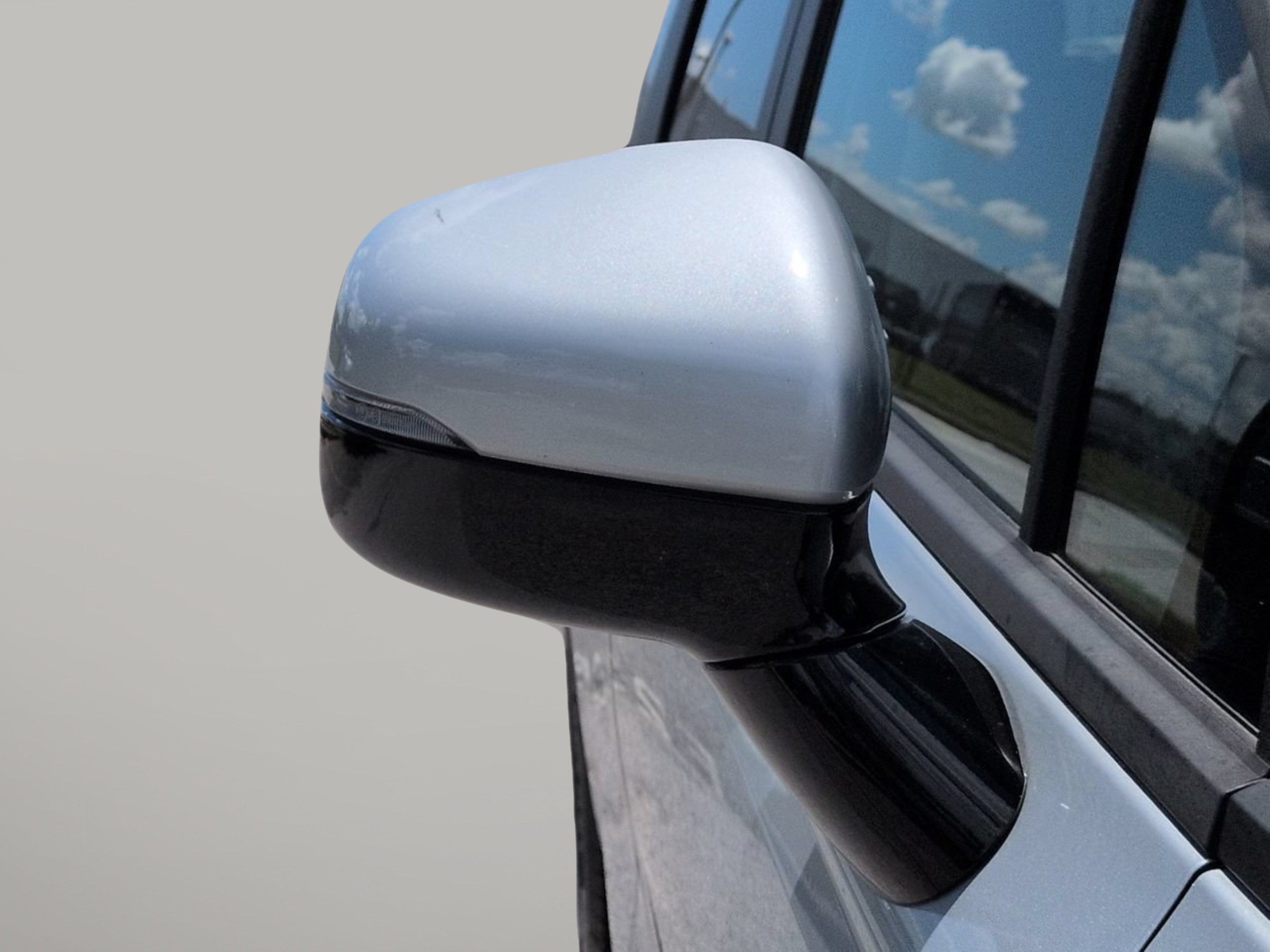 Used 2023 Kia Carnival LX FWD image 14
