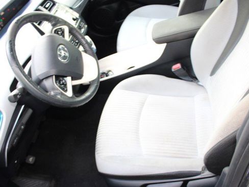 Used 2016 Toyota Prius Three image 17