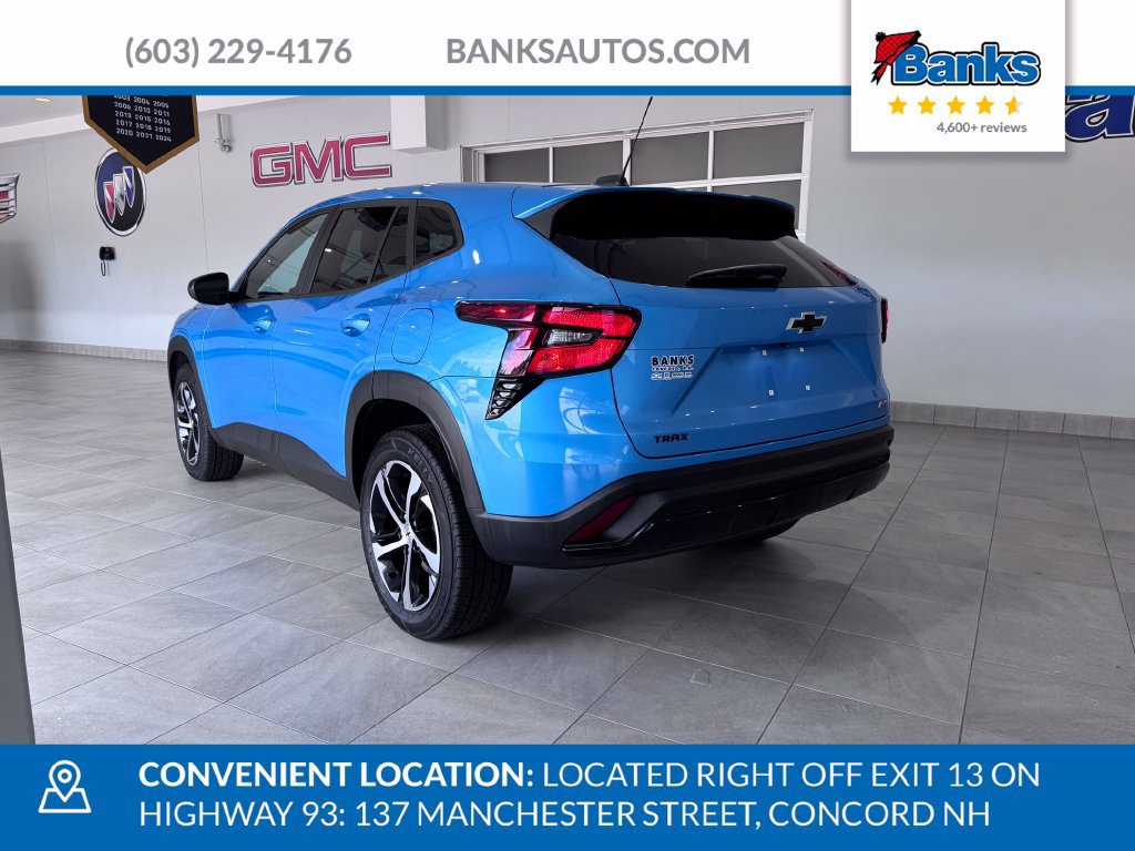 Used 2025 Chevrolet Trax RS w/ Sunroof Package FWD image 6