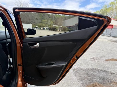 Used 2014 Hyundai Veloster Turbo image 40