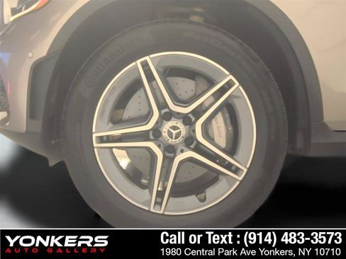 Used 2022 Mercedes-Benz GLC 300 4MATIC w/ AMG Line image 16