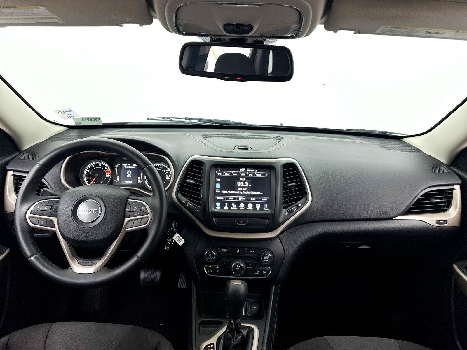 Used 2017 Jeep Cherokee Latitude w/ Comfort & Sound Group FWD image 13