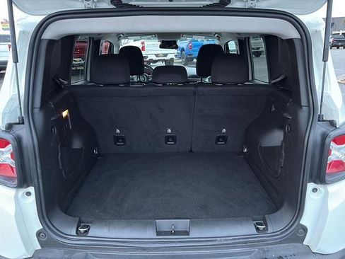 Used 2023 Jeep Renegade Latitude image 11