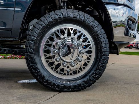 Used 2025 RAM 3500 Laramie AWD/4WD image 12