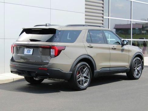 Used 2026 Ford Explorer ST-Line w/ ST-Line Street Pack AWD/4WD image 10