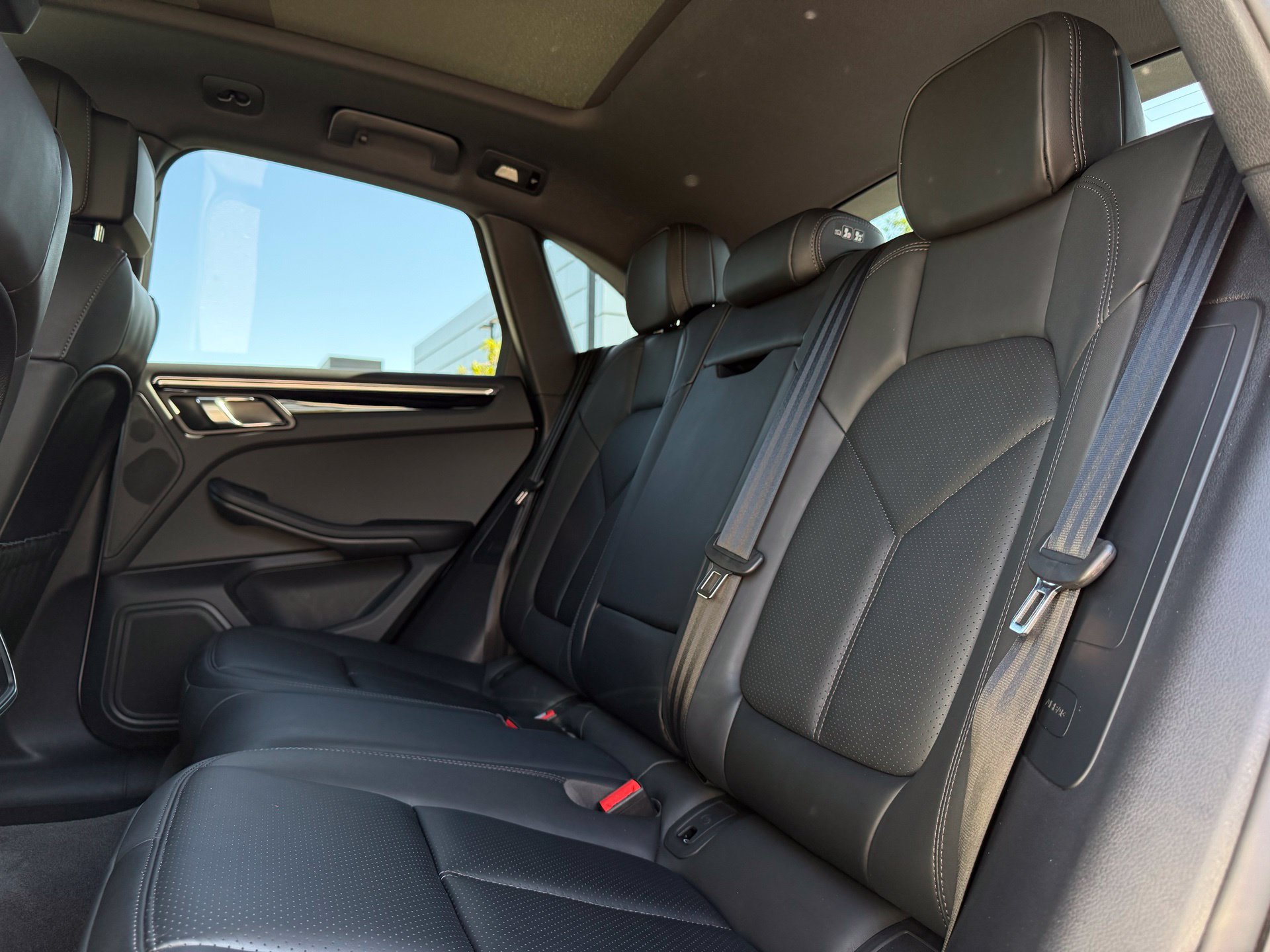 Used 2026 Porsche Macan AWD/4WD image 30