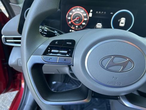 Used 2024 Hyundai Elantra SEL FWD image 22
