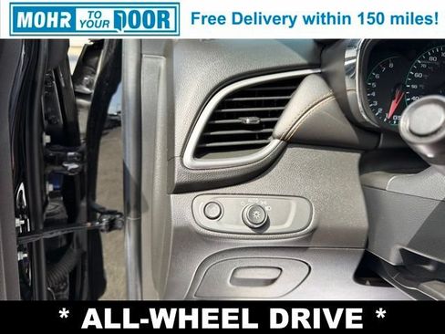 Used 2021 Chevrolet Trax LT AWD/4WD image 16