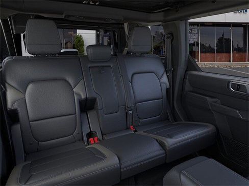 New 2025 Ford Bronco Outer Banks w/ Sasquatch Package image 36